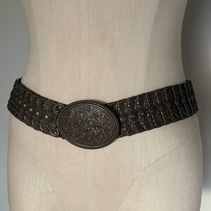 Vintage antique brass tone metal stretch belt.